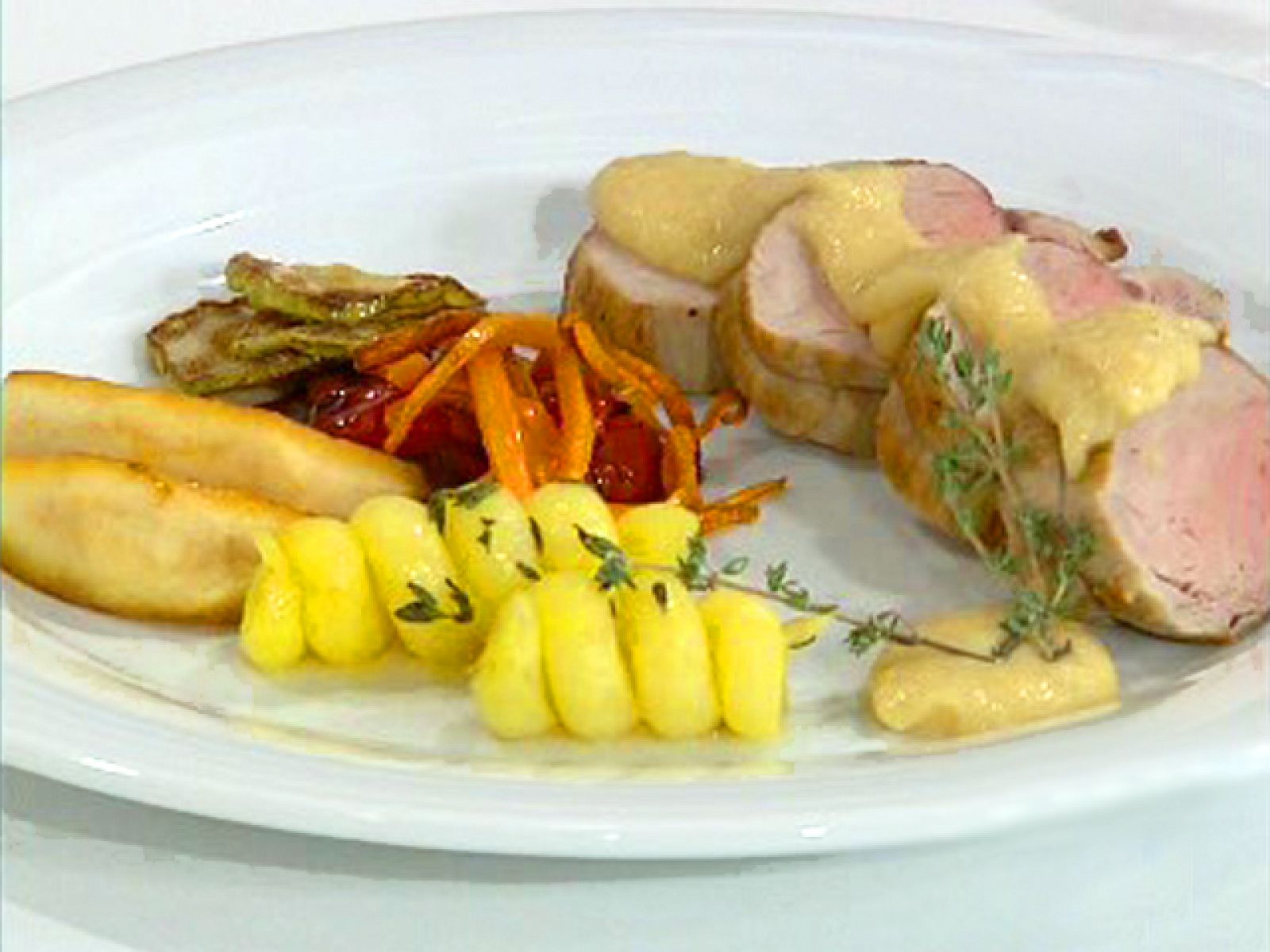 Saber cocinar - Solomillo con verduras y salsa de manzanas - RTVE Cocina | Ver