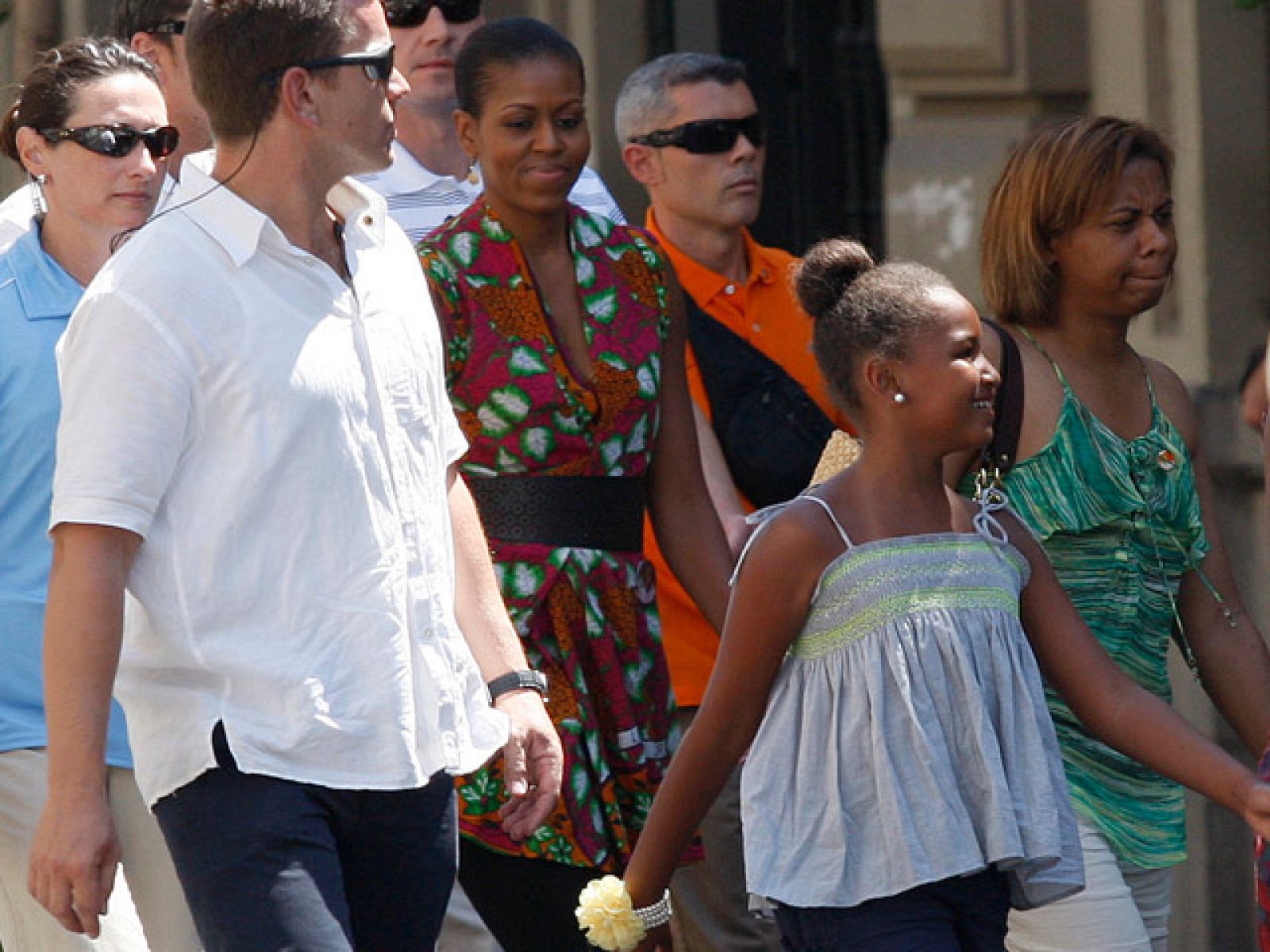 Michelle Obama y su hija Sasha hacen turismo por la ciudad de Granada | Ver