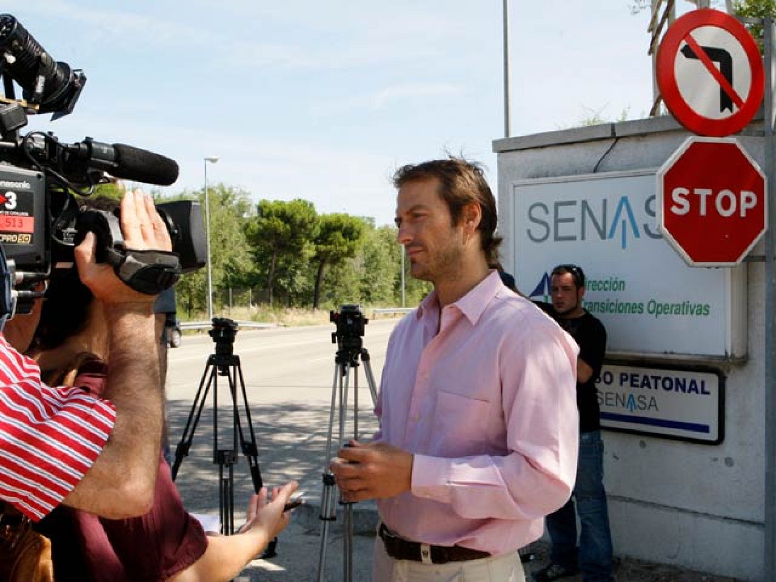 Los controladores siguen negociando con AENA | Ver