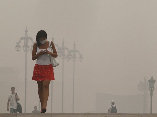  - Moscú cubierta por el humo