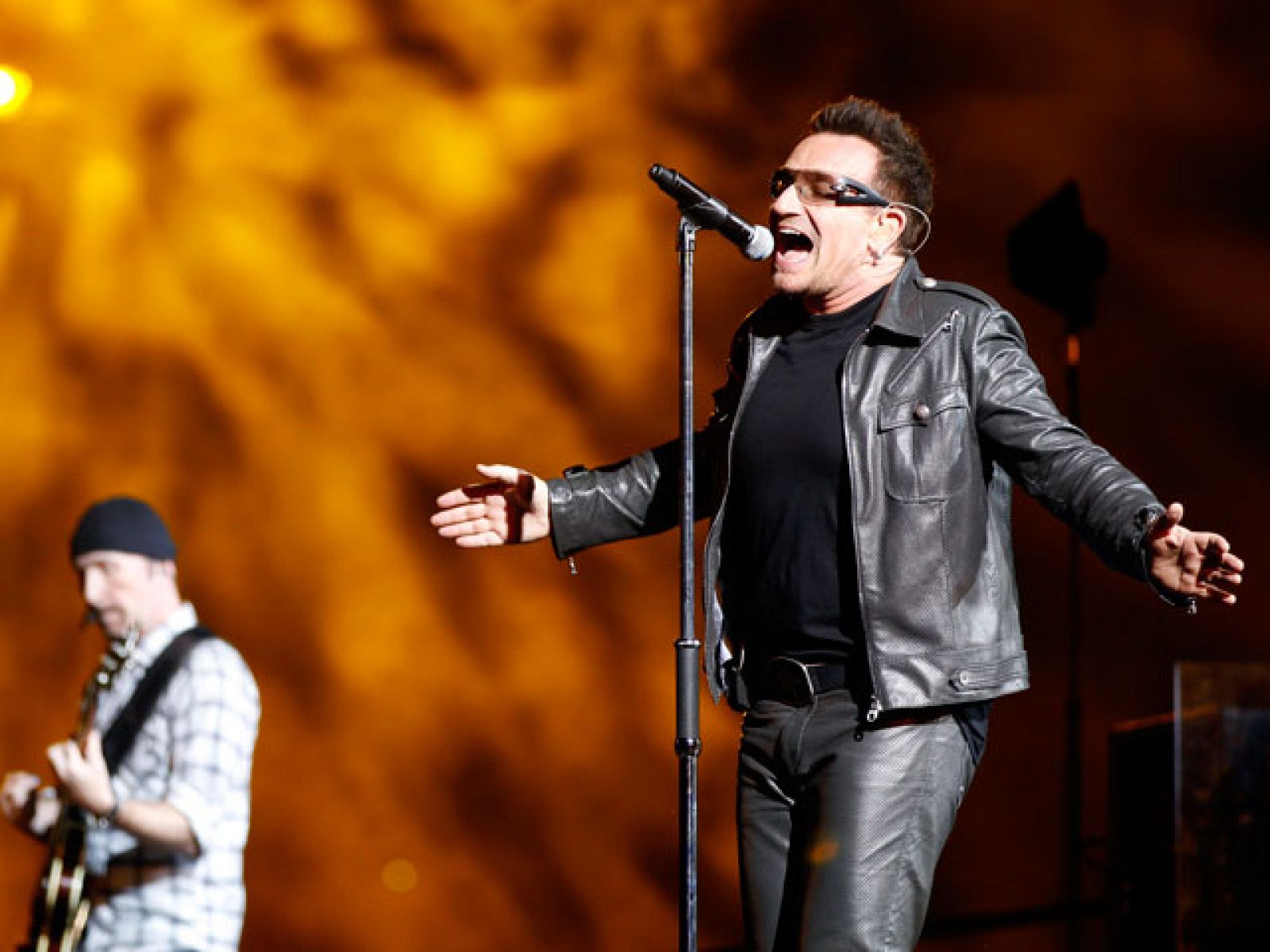 U2 vuelve a girar sus "360º" con temas inéditos y un Bono ya recuperado | Ver