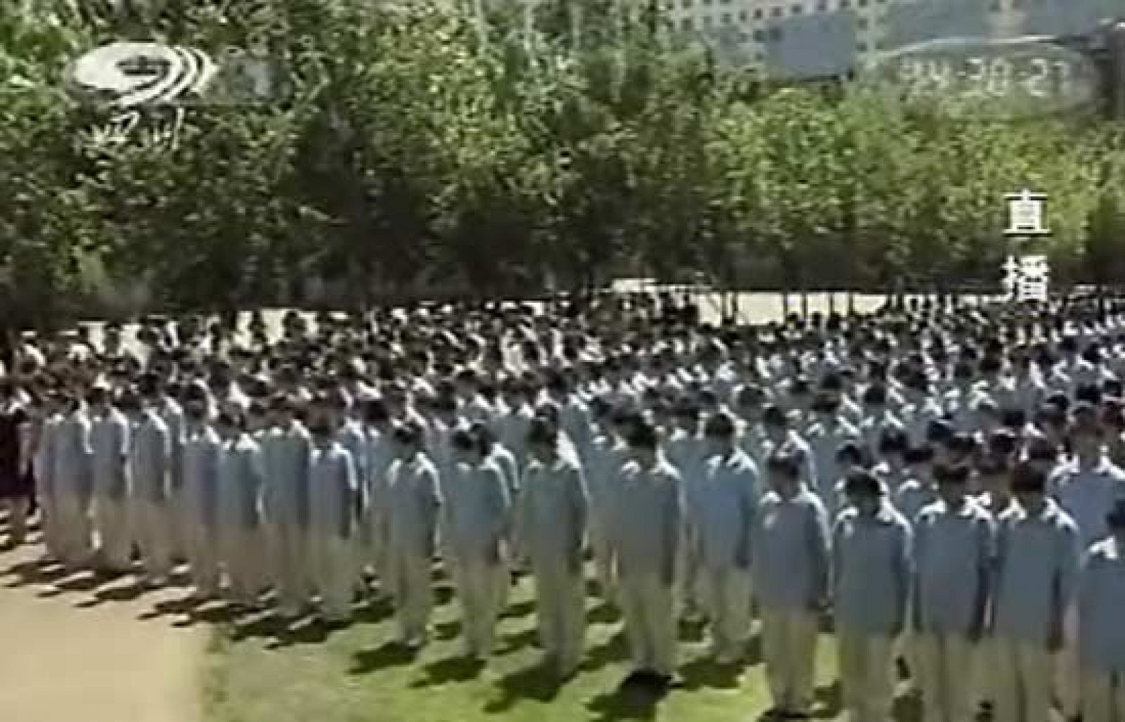 China guarda silencio por los muertos del terremoto | Ver