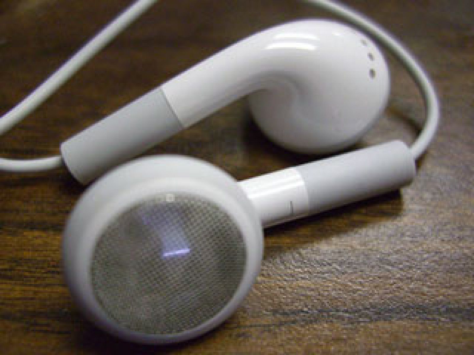 Los expertos alertan de que los jóvenes escuchan la música demasiado alta - Ciencia y tecnología en Rtve.es | Ver