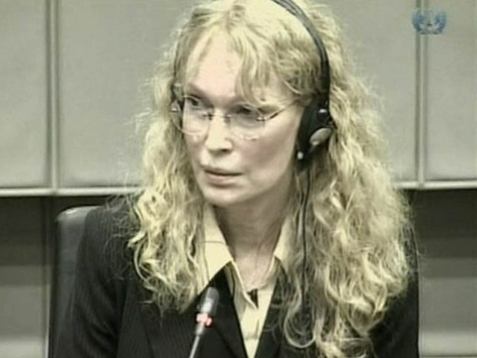 Mia Farrow escuchó a Campbell decir que Charles Taylor le había regalado un "diamante enorme"