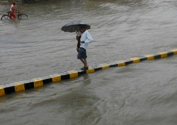  - Rescate de turistas en la India