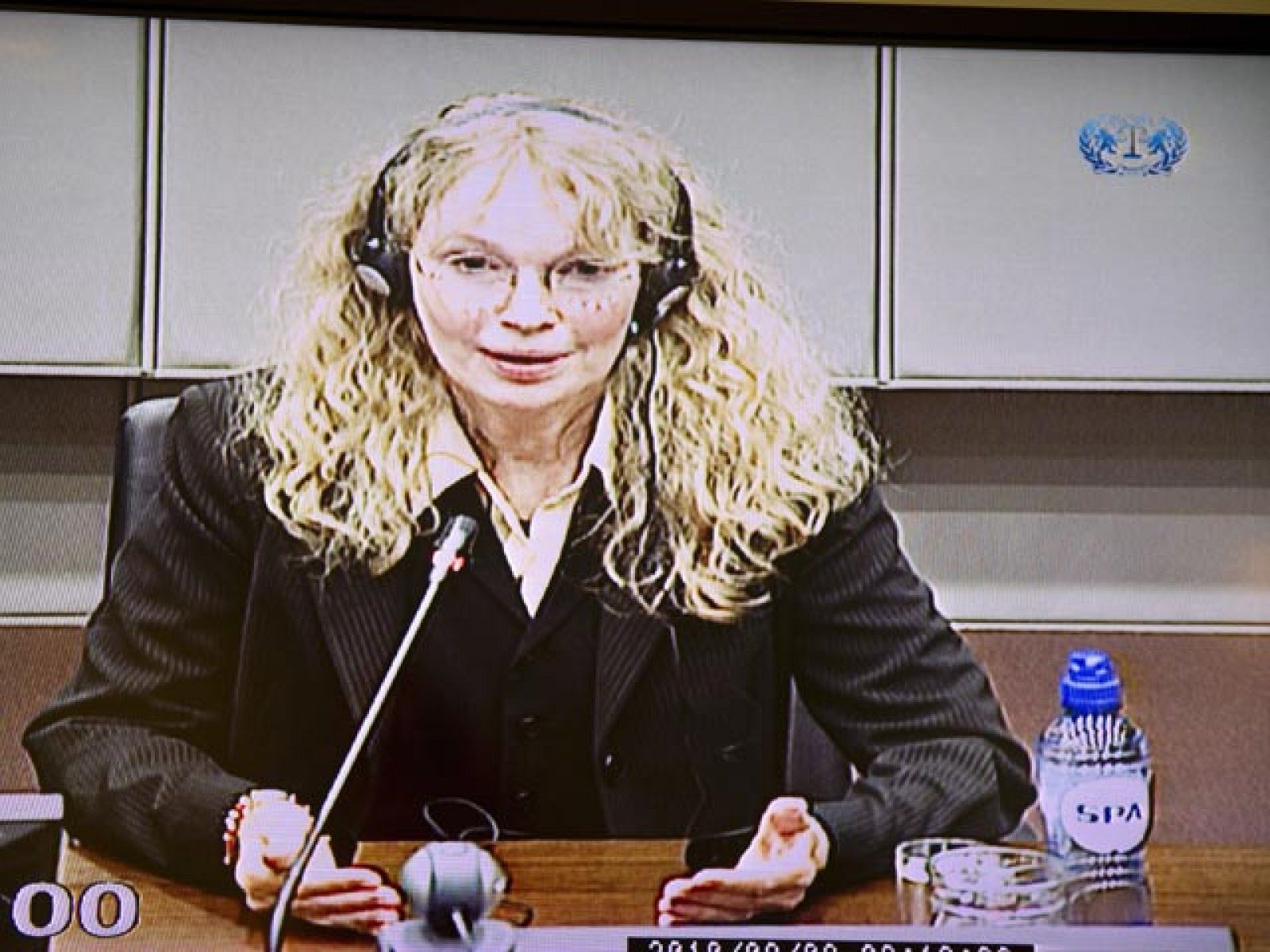 Mia Farrow asegura que Naomi Campbell le dijo que Taylor le había regalado diamantes | Ver