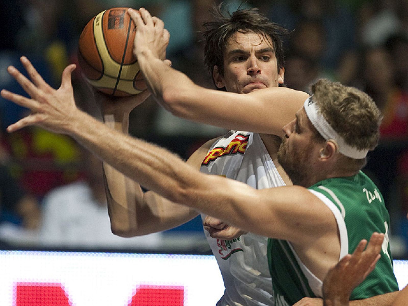 El jugador del Caja Laboral Fernando San Emeterio ha ganado enteros en la selección española y podría librarse de ser el último descarte de Sergio Scariolo para el equipo definitivo del Mundial.