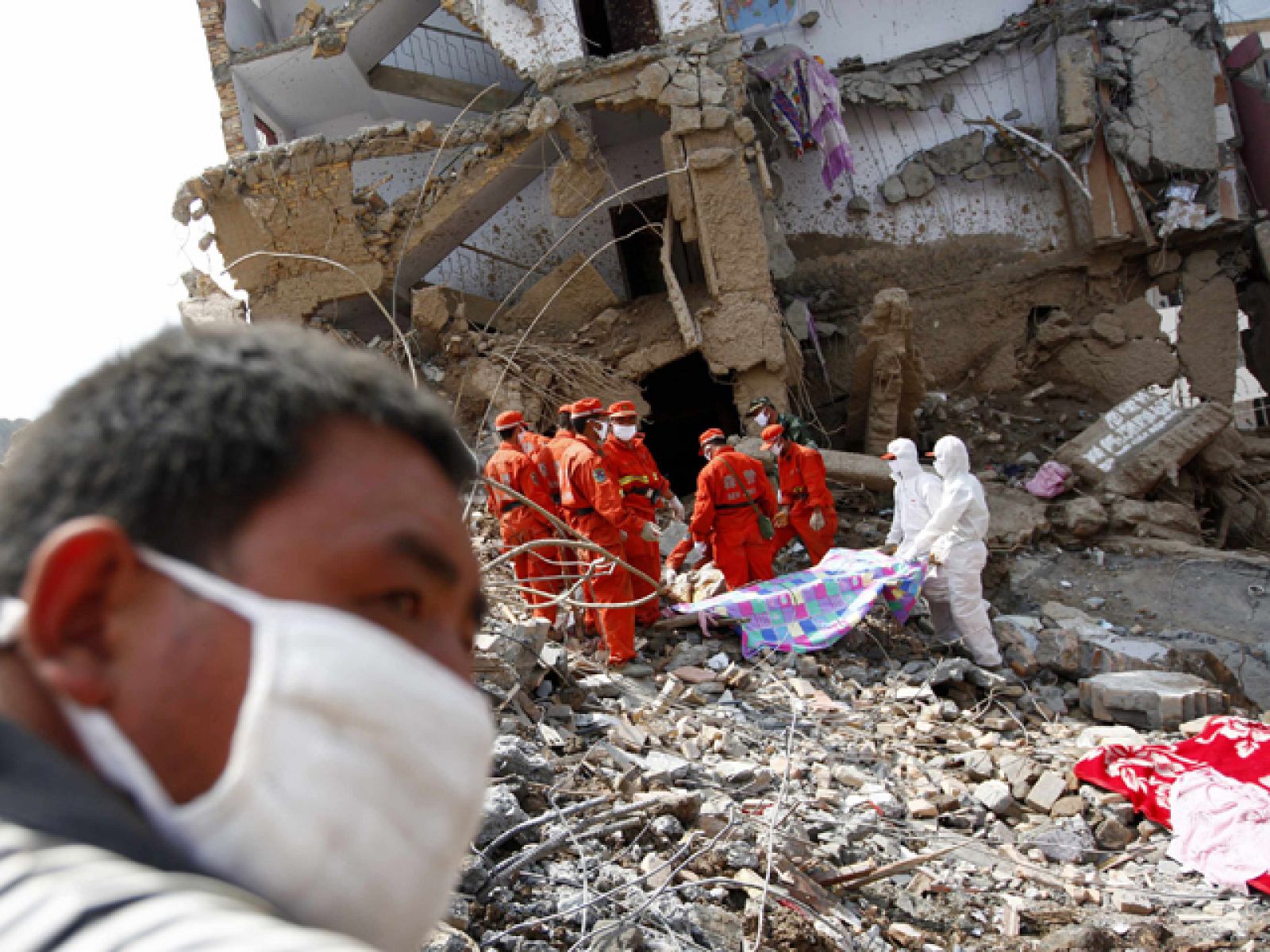 En China son ya 700 cadáveres hallados | Ver