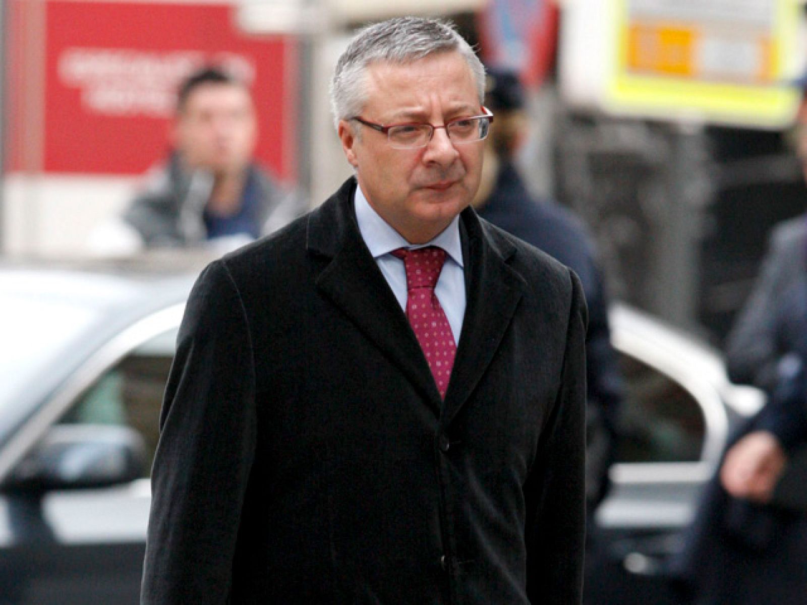 Blanco valora la retirada de la amenaza de huelga de los controladores | Ver