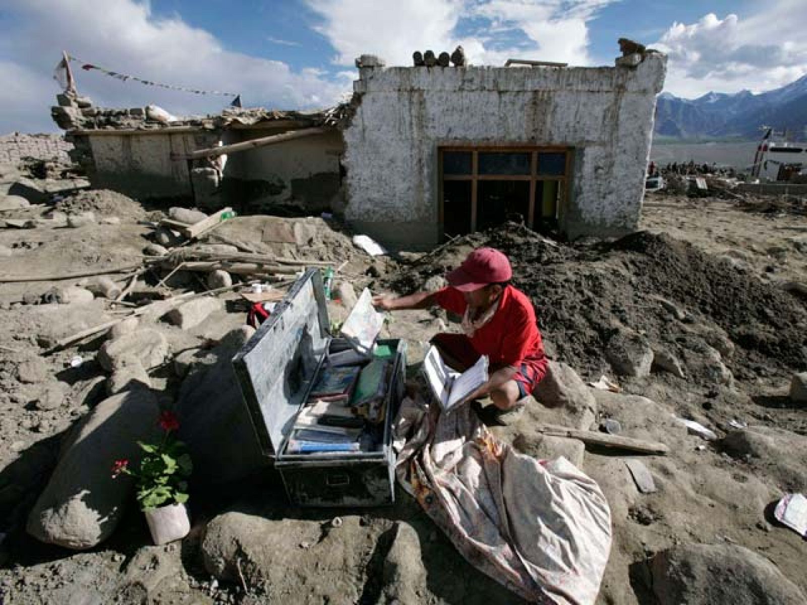 Incertidumbre por los tres españoles desaparecidos en las riadas en la Cachemira india | Ver