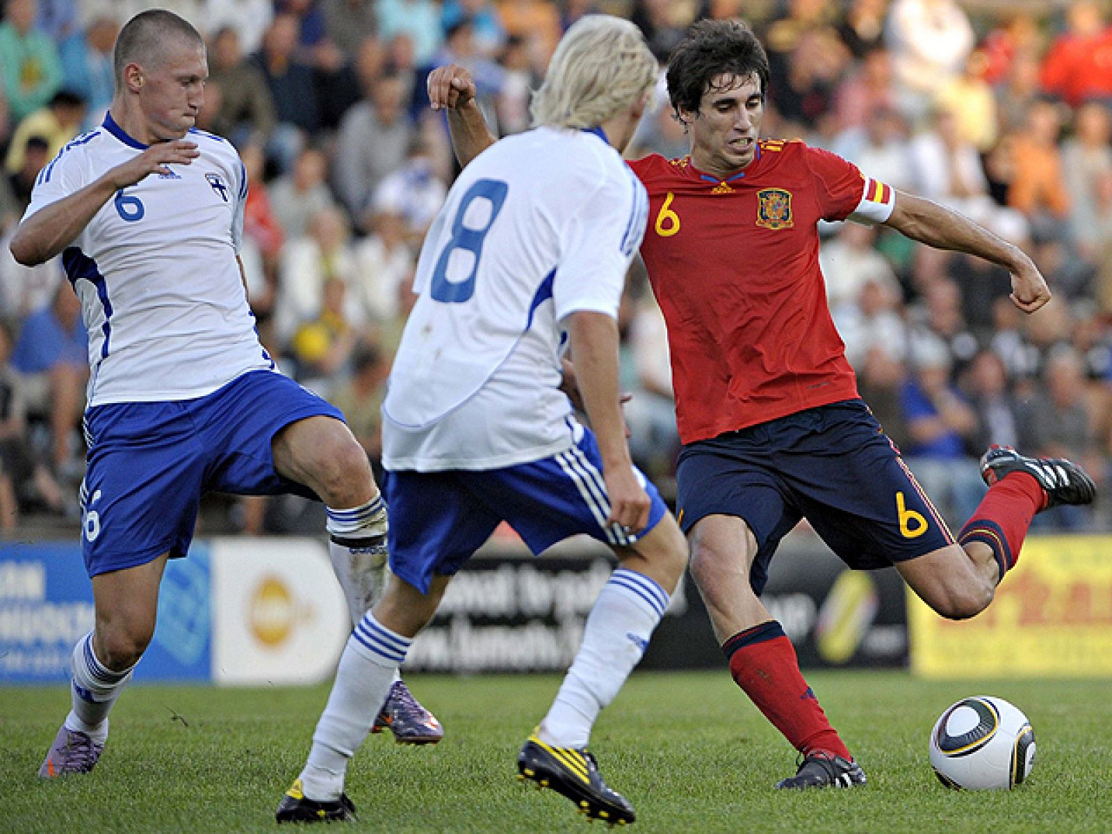 La selección española sub-21 se ha complicado la vida en su intento de clasificarse para la fase final del Europeo 2011 que se jugará en Dinamarca tras empatar (1-1) ante Finlandia tras encontrarse enfrente un espectacular portero, Lukas Hradecky, q