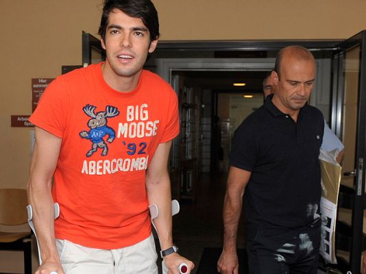  - Kaká responde a los periodistas