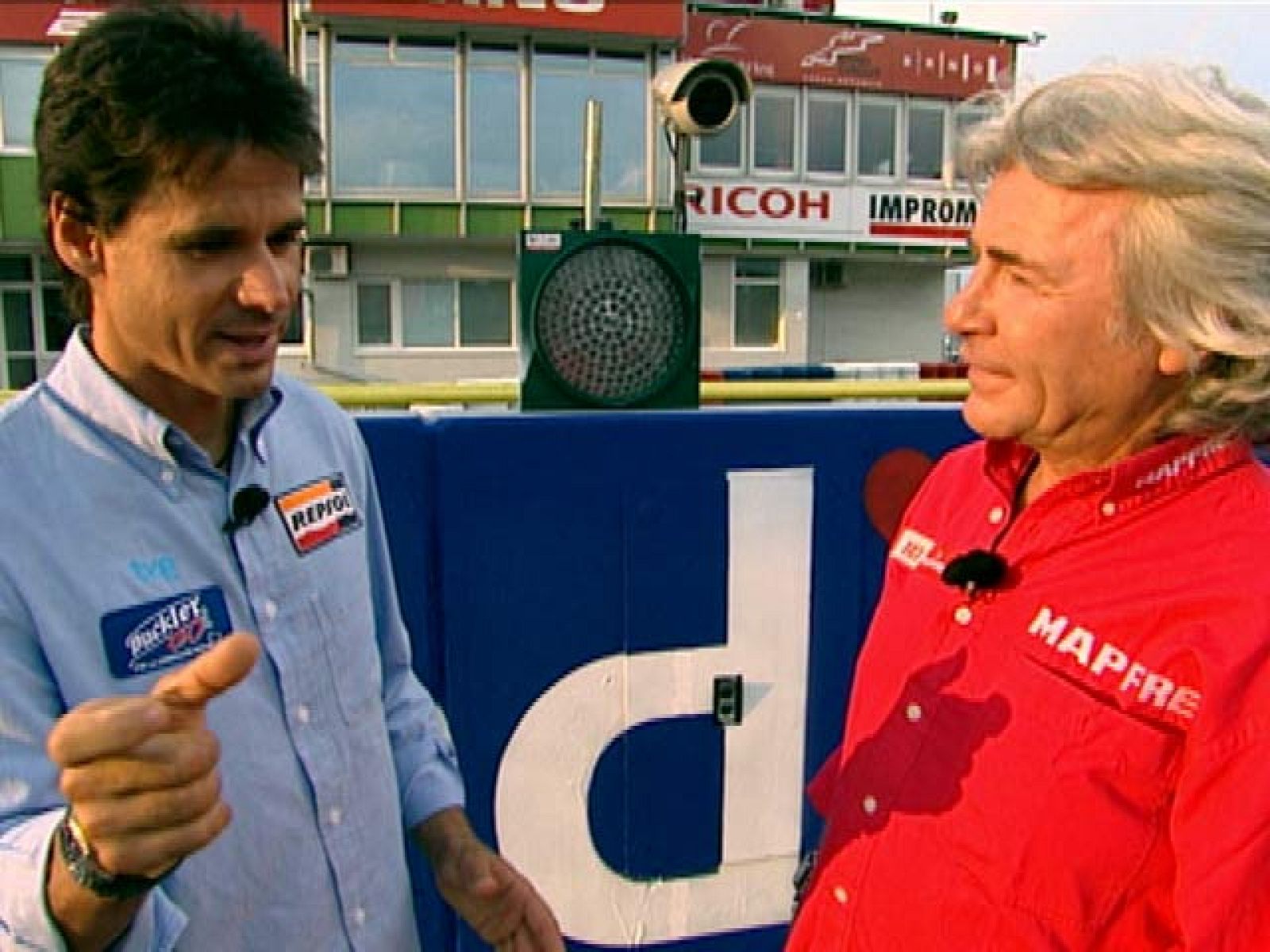 Álex Crivillé, junto a Ángel Nieto, recuerda cómo ganó en 500cc en 1996 en el circuito de Brno, arrebatando la carrera a Mick Doohan por 2 milésimas, la victoria más apurada.