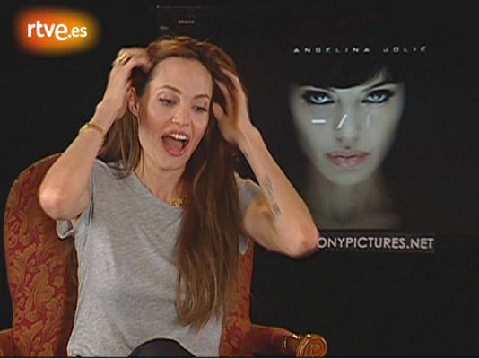  - Entrevista a Angelina por 'Salt'
