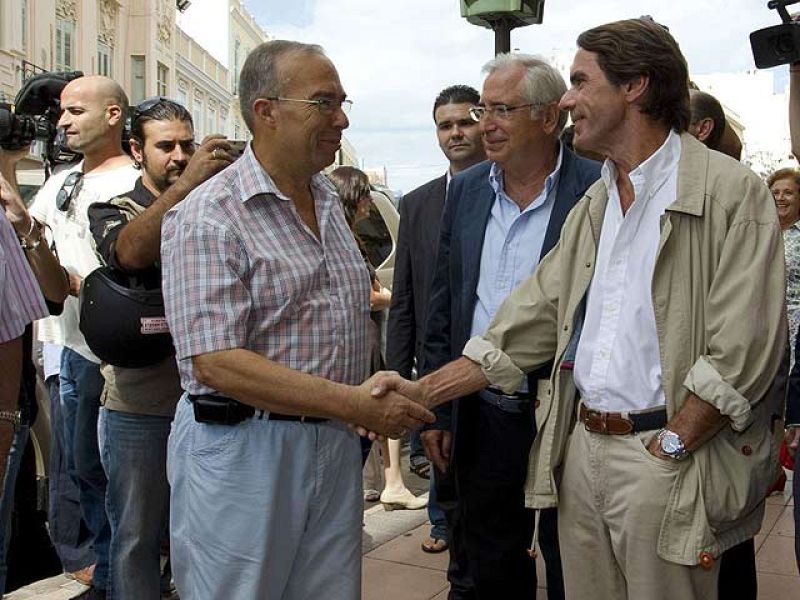 El ex presidente José María Aznar ha visitado la frontera de Melilla con Marruecos
