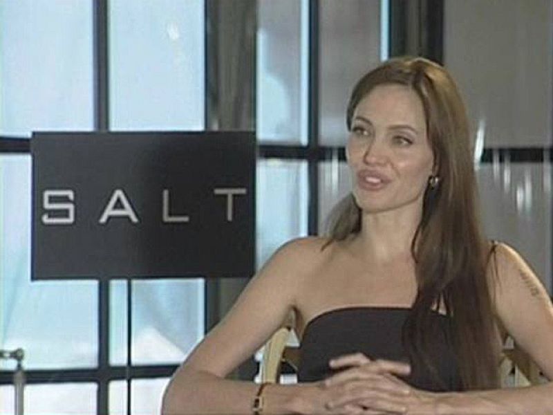 Anne Igartiburu ha entrevistado a Angelina Jolie en Cancún, donde la actriz  ha presentado su nueva película, 'Salt'.