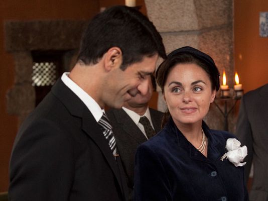 Amar en tiempos revueltos - La boda de Mauricio y Lucía