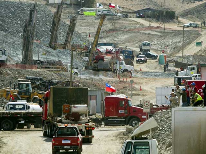 El rescate de los mineros chilenos tardará entre dos y cuatro meses | Ver
