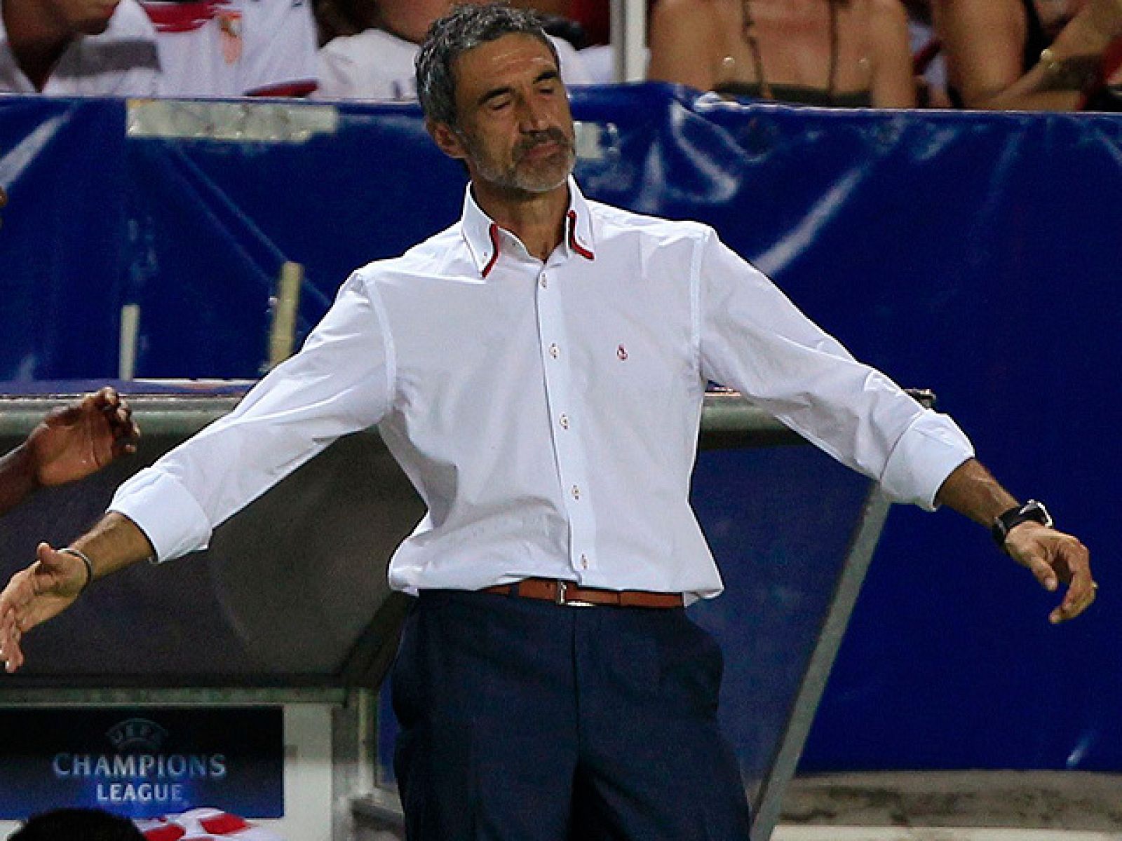 El entrenador del Sevilla, Antonio Álvarez, ha reconocido que el vestuario está "muy afectado" porque no esperaban este resultado. Sin embargo, el técnico dice que no se "arrepiente" de nada y asegura que "esto se arregla con resultados y trabajo".