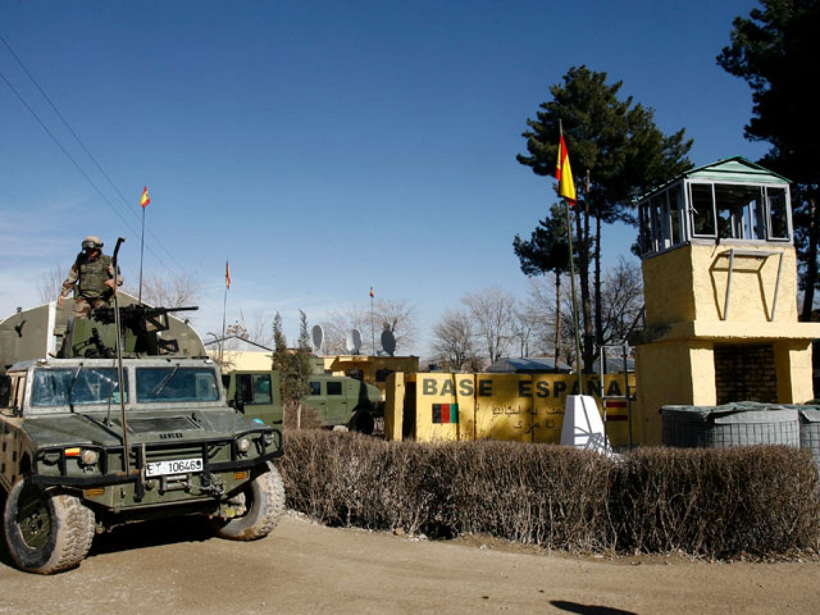 Los restos mortales con los dos guardias civiles y el traductor español llegan este jueves a España | Ver