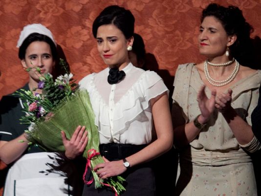 Amar en tiempos revueltos - Cristina anuncia la autoría