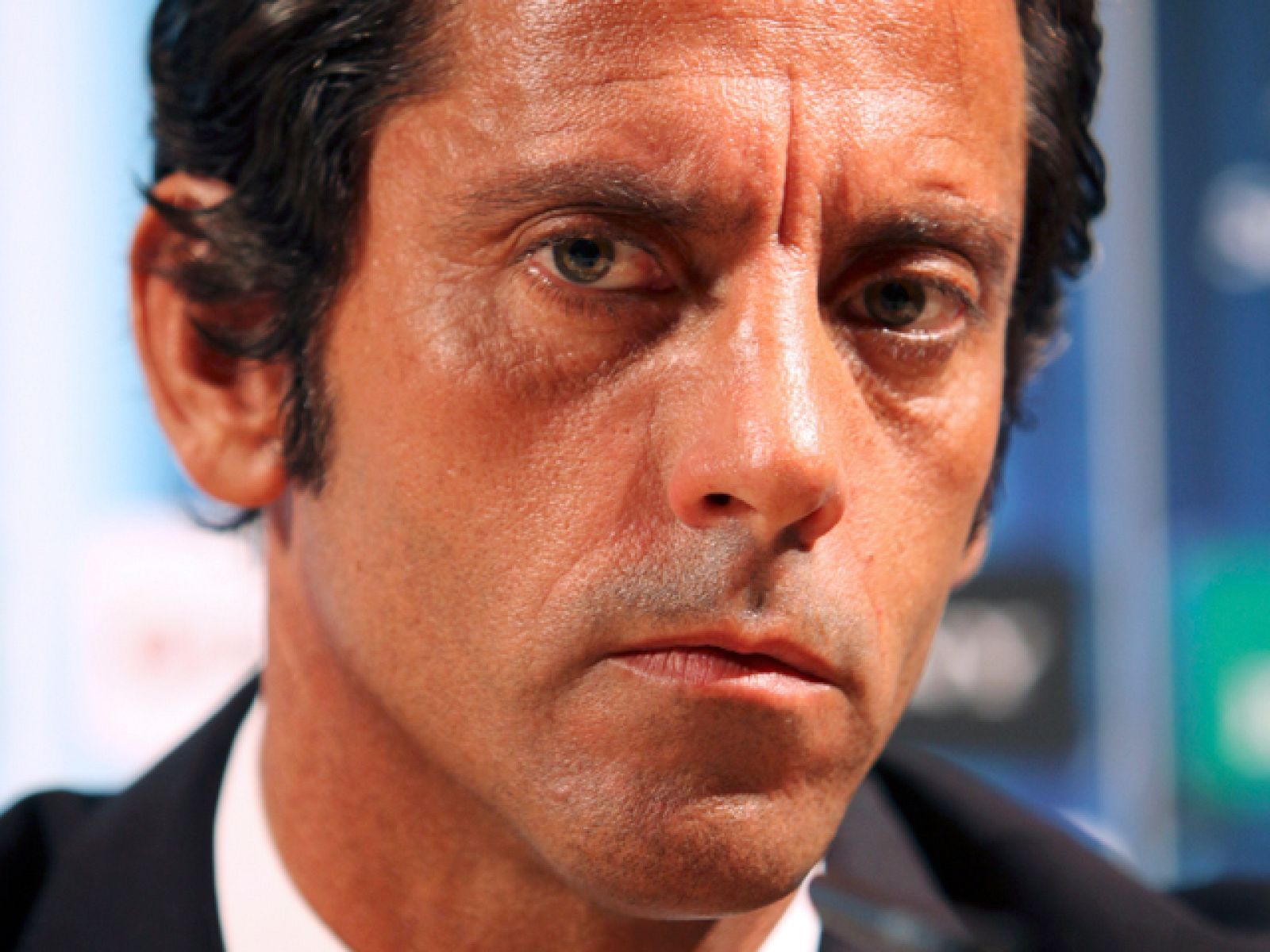 Es la primera vez en esta competición que dos técnicos españoles intentarán que sus respectivos equipos escriban su nombre en la historia de la Supercopa. A diferencia de Benítez que ya cuenta con una en su palmarés, Quique Sánchez Flores es al igua