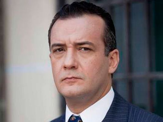 Amar en tiempos revueltos - Andrés Hernández llega al barrio