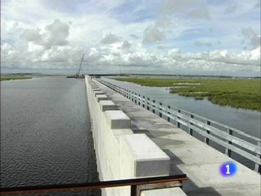  - Un nuevo dique rodea Nueva Orleans