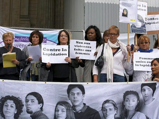  - Protesas contra las lapidaciones