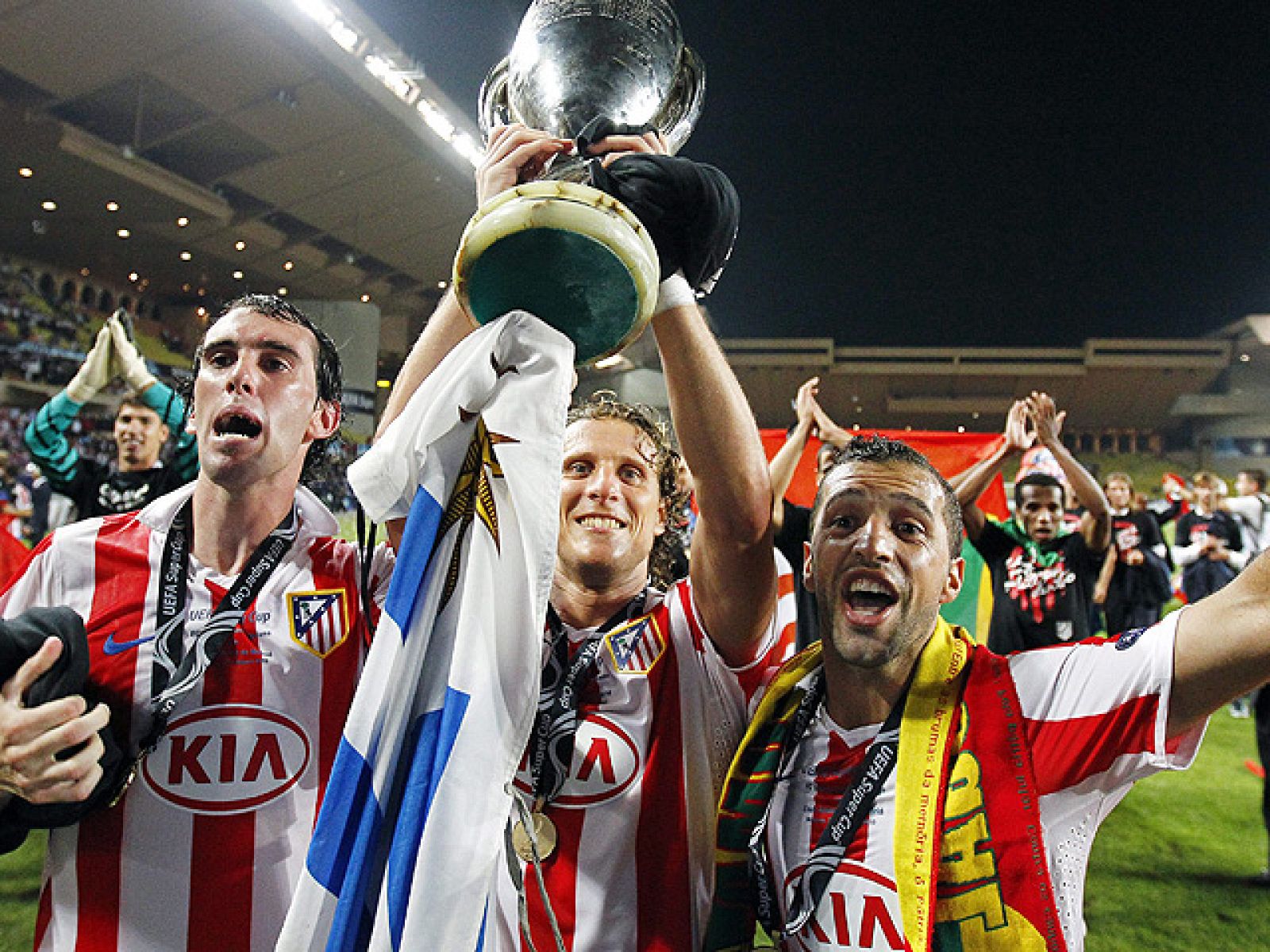 En apenas unos meses, el Atlético ha pasado de luchar para evitar el descenso a volver a ser un grande de Europa, levantando la Europa League y la Supercopa de Europa.