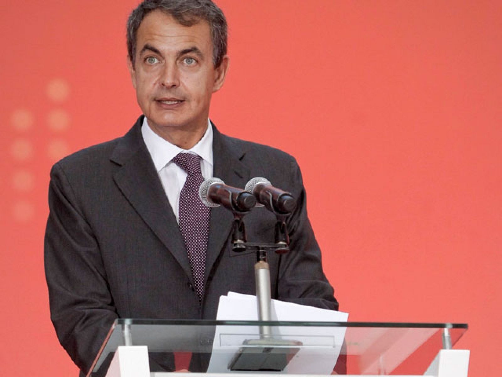 Zapatero dice que la Exposición Universal ofrece "una excelente  oportunidad" a España para mostrar su mejor cara