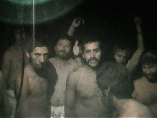  - Los mineros hablan con sus familias