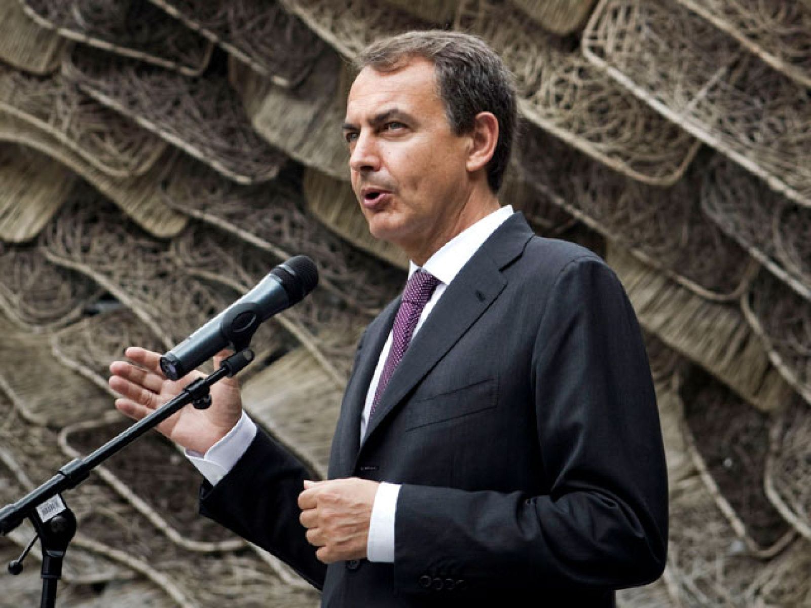 El Gobierno trabaja ya en la negociación de los presupuestos para 2011 | Ver