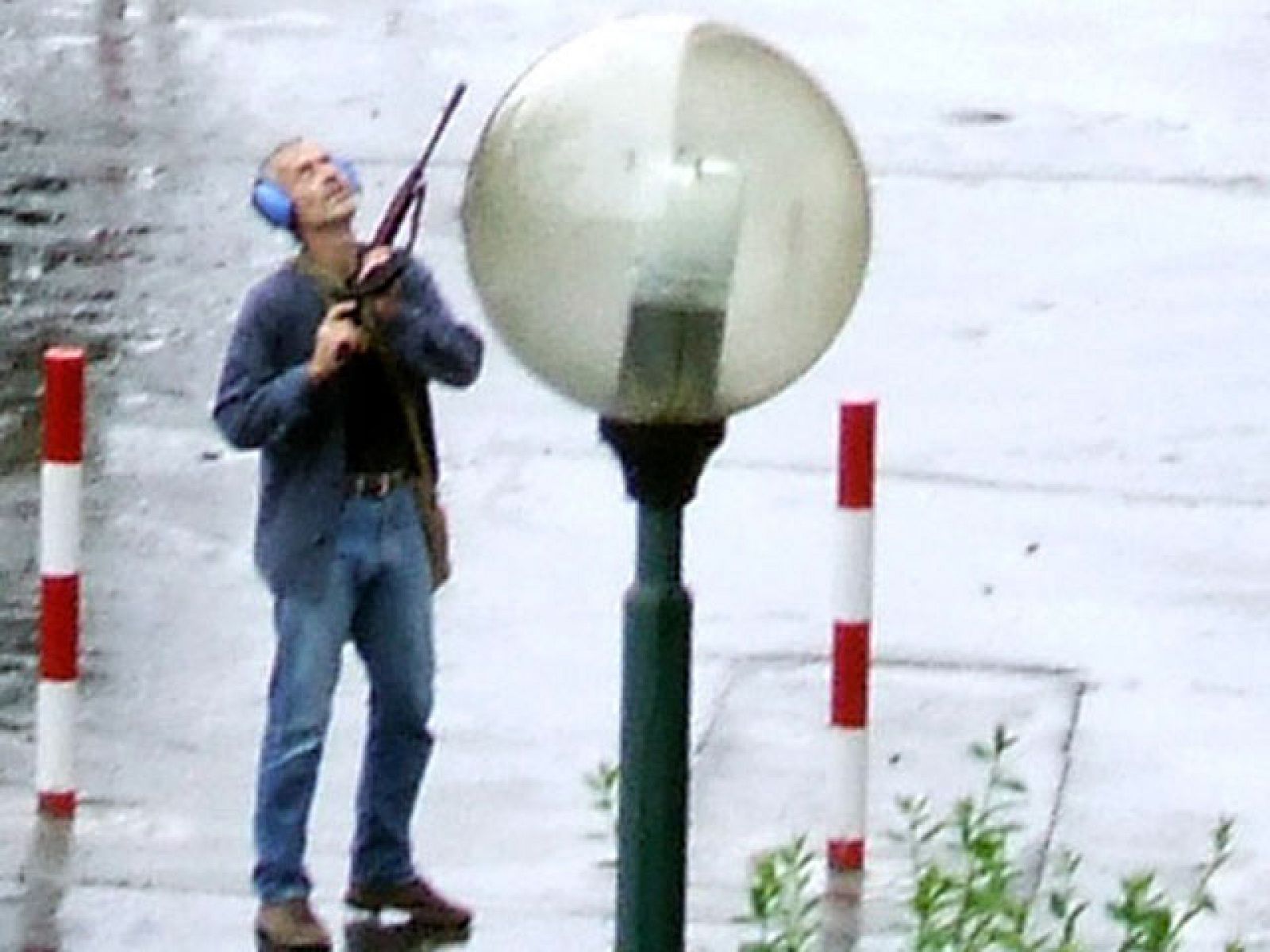 Un hombre mata a tiros a seis miembros de una familia y luego se suicida en Eslovaquia | Ver