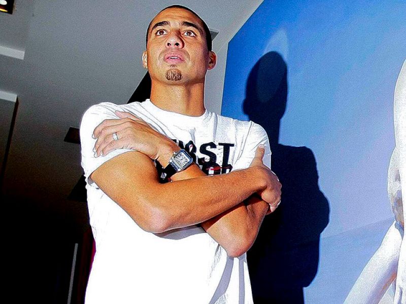 El francés David Trezeguet ya está en Alicante, donde comenzará una nueva etapa futbolística en el Hércules.