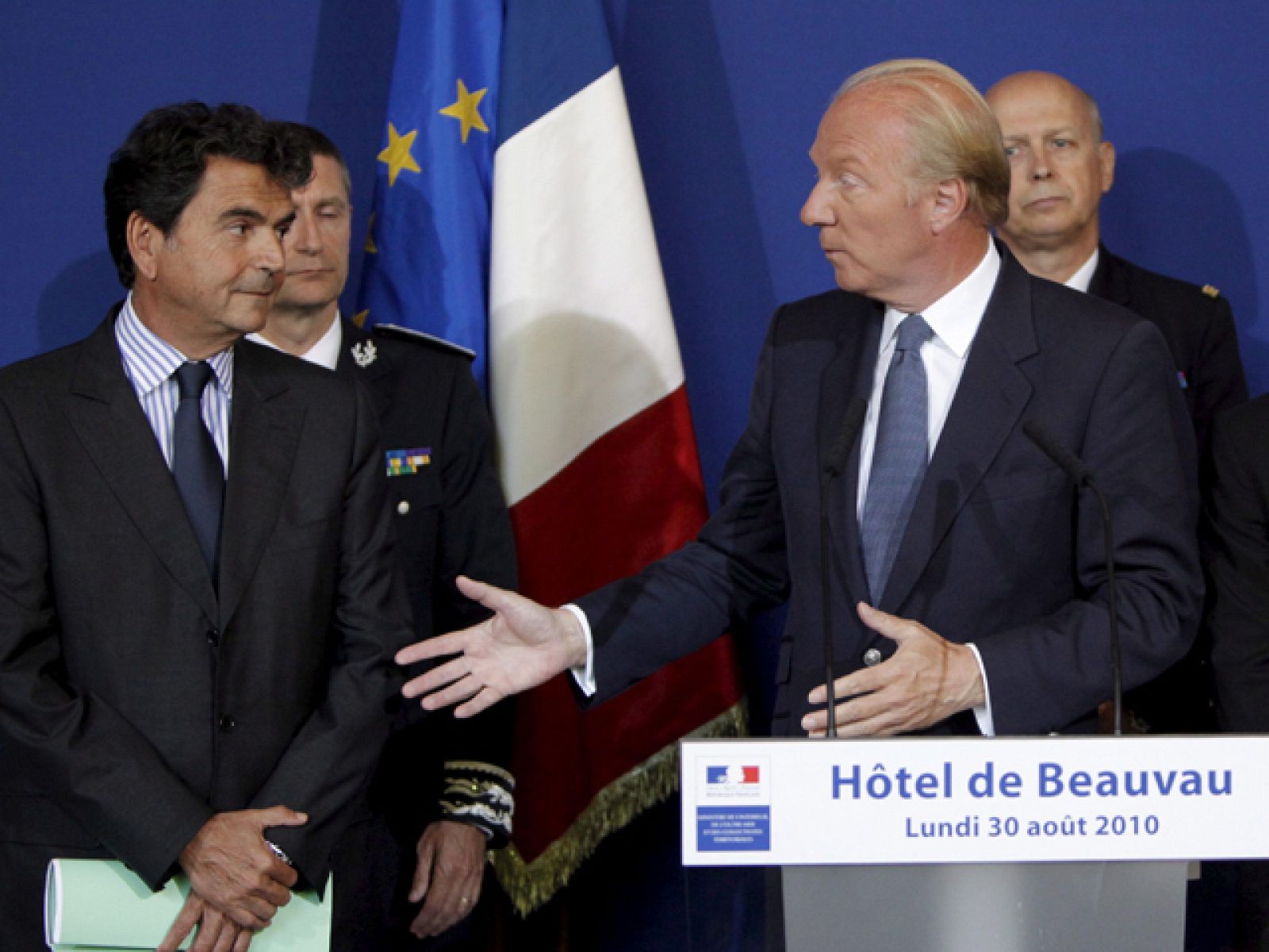 Francia explica ante las autoridades comunitarias su política de inmigración | Ver