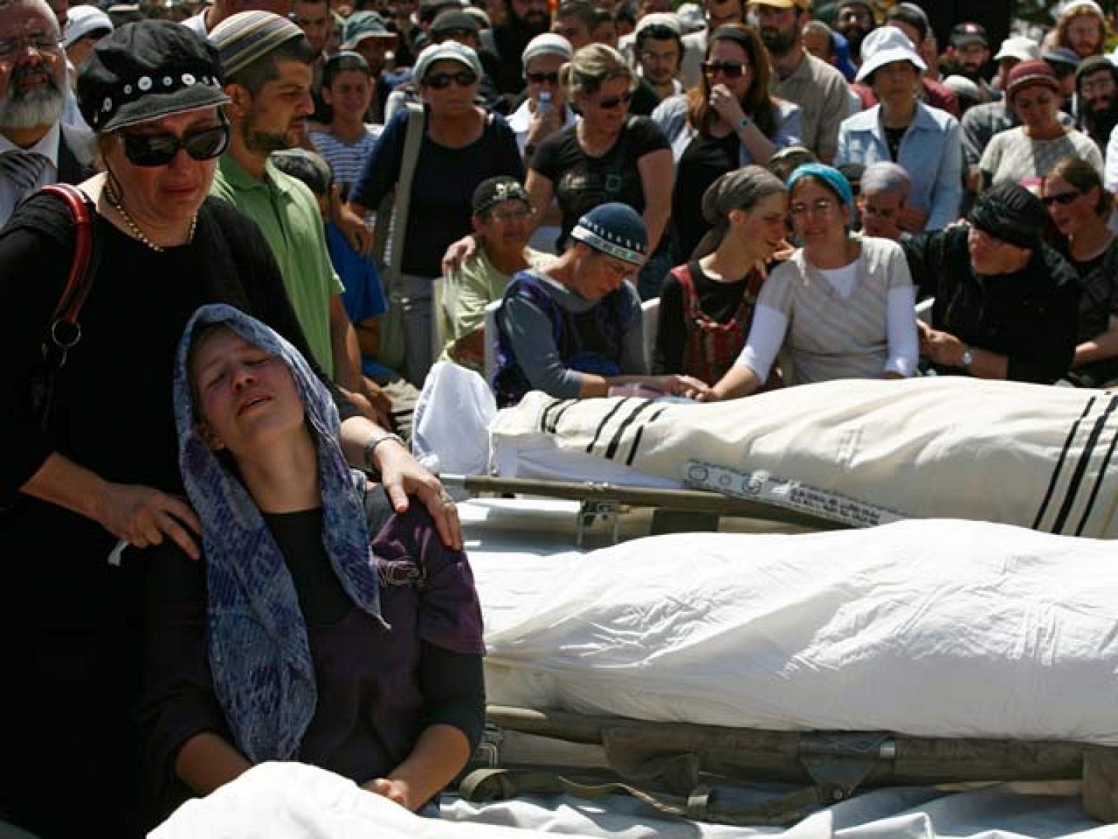 Este miércoles comienzan las reuniones preparatorias del inicio de las conversaciones de paz en Oriente Medio entre el escepticismo de israelíes y palestinos después del atentado en Cisjordania donde murieron cuatro israelíes, reivindicado por Hamás.