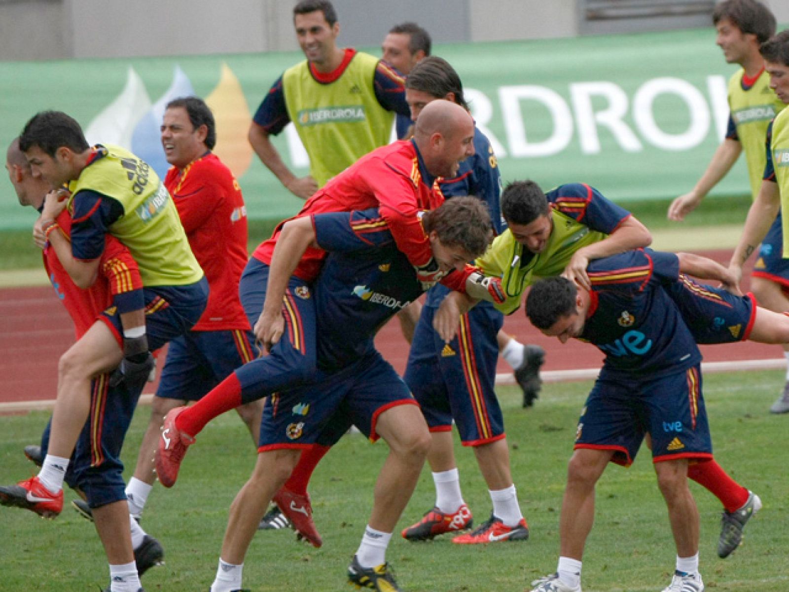 La selección española inicia la defensa de su corona continental | Ver