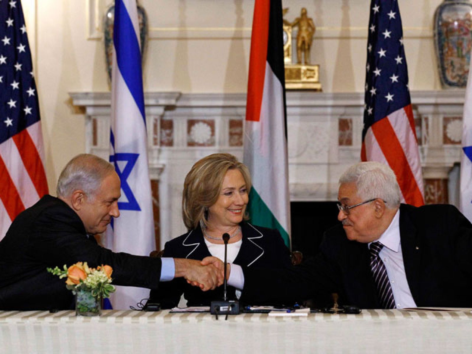 Abás y Netanyahu se reúnen en Washington con Hillary Clinton como anfitriona | Ver