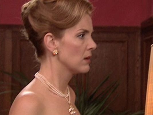 Amar en tiempos revueltos - Andrés se sobrepasa con Iren