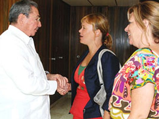  - Pajín y Valenciano concluyen su viaje a Cuba reuniéndose con Raúl Castro