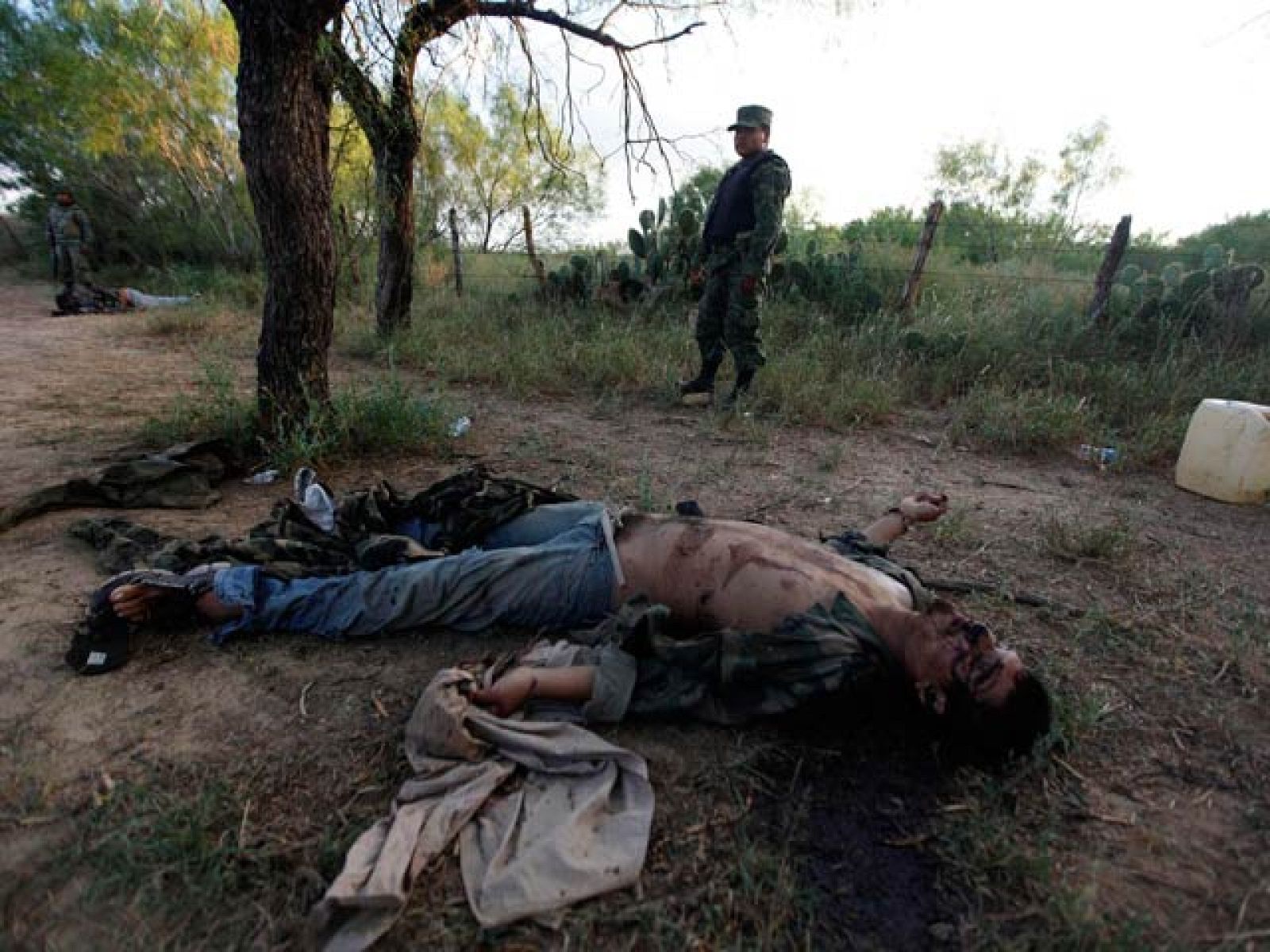 El ejército mexicano mata al menos a 27 sicarios en el asalto a un rancho | Ver