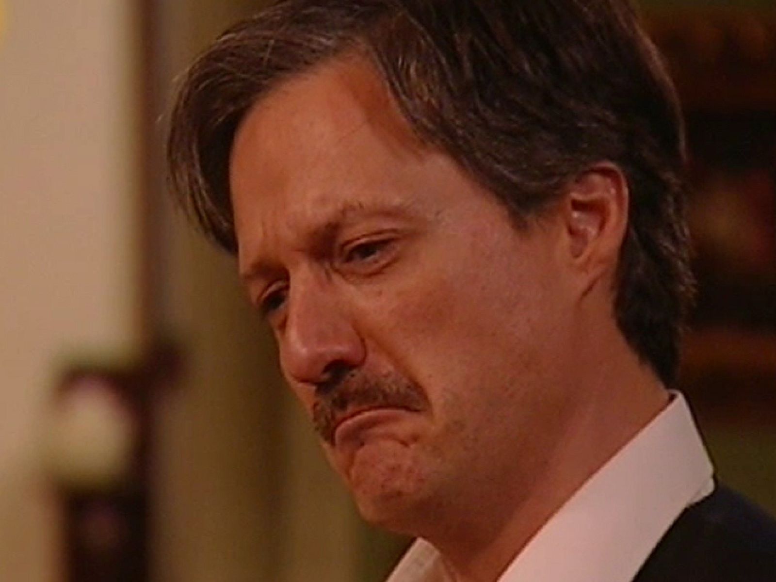 Amar - Abel cae en la locura