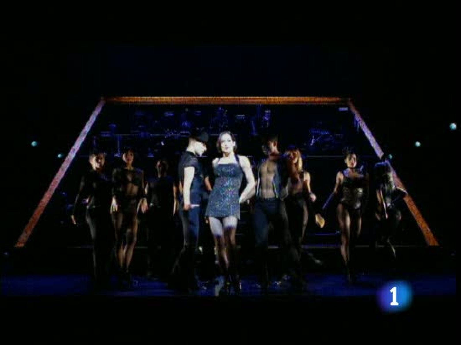 Con motivo de la publicación del libro "75 años de historia del musical en España (1930-2005)", que disecciona los cerca de 200 espectáculos musicales, repasamos la historia del musical en España y hablamos con una gra artísta, Mia Patterson, que fu