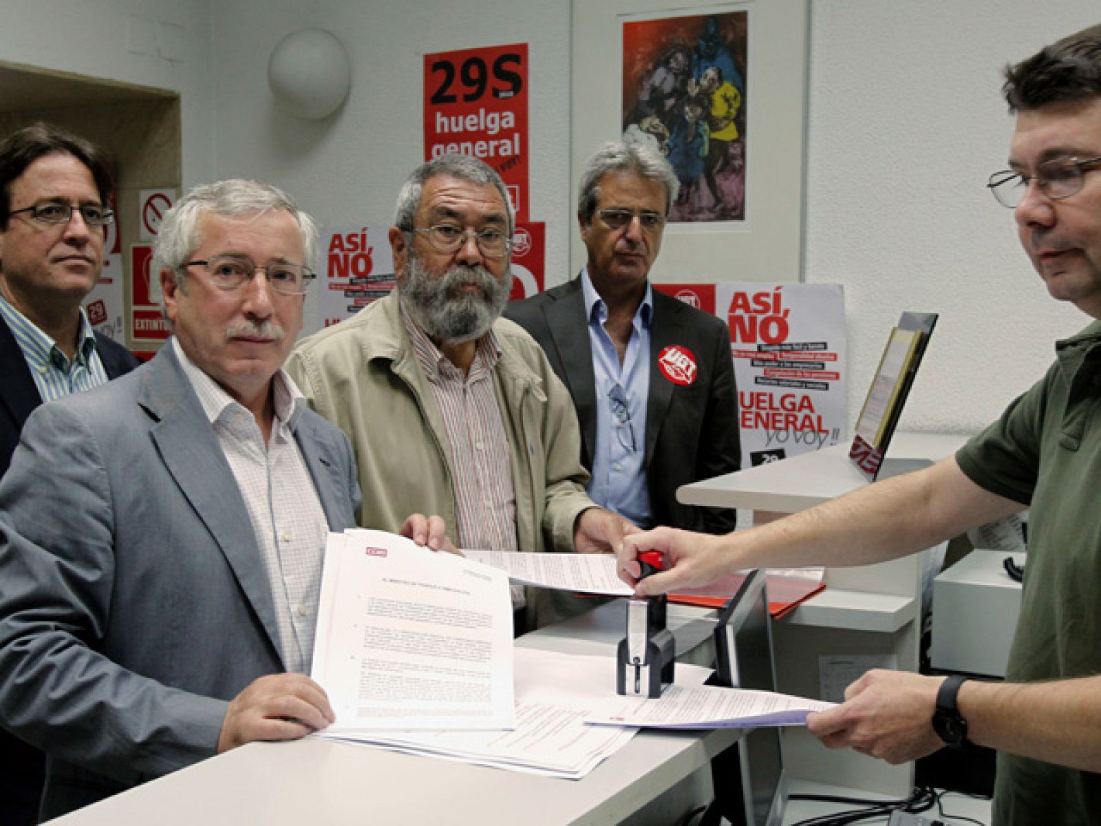 Los sindicatos convocan formalmente la huelga general del 29-S | Ver
