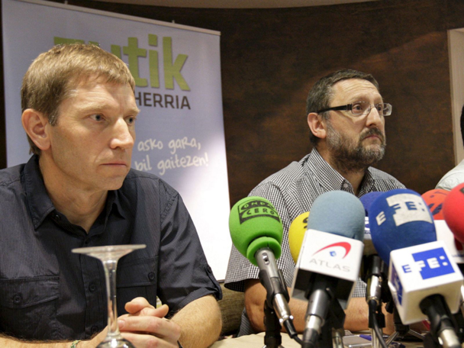 La izquierda abertzale pide al Gobierno la legalización de Batasuna | Ver