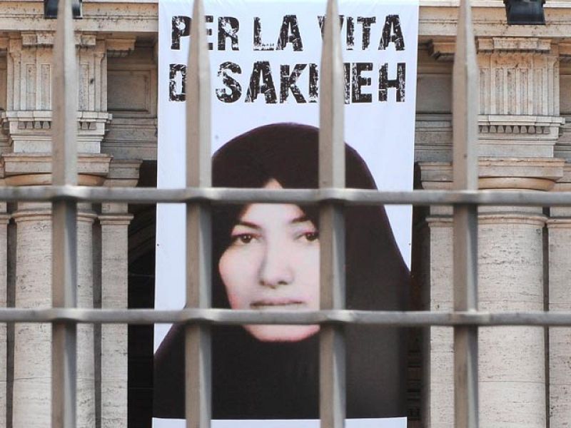 Irán suspende la lapidación por adulterio contra Ashtiani