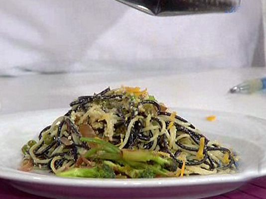 RTVE Cocina - Pasta salteada con brécol y piñones