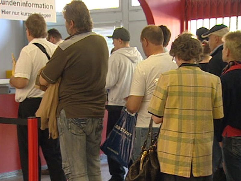 Cómo reintegrar a los parados en el mercado laboral | Ver