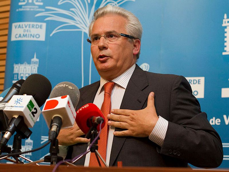 El juez Baltasar Garzón ha asegurado que "no ha recibido ni un céntimo de más de lo estipulado por la Universidad de Nueva York" | Ver